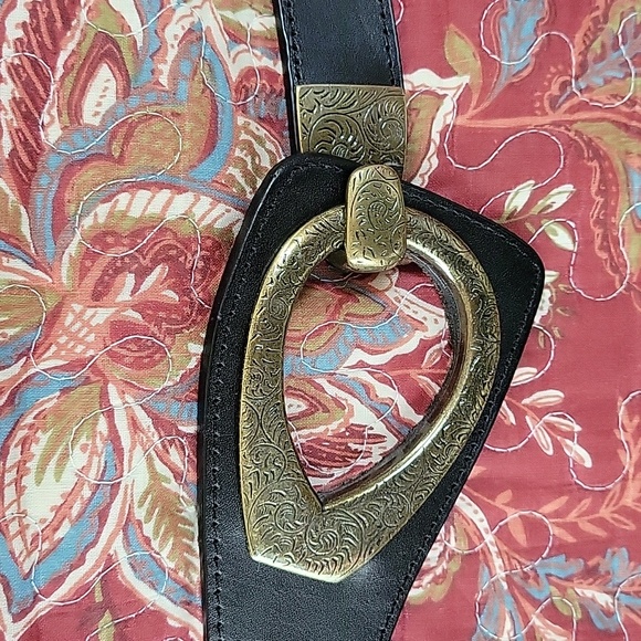 EUC- GORGEOUS Hook and Eye Leather Belt - Picture 2 of 3